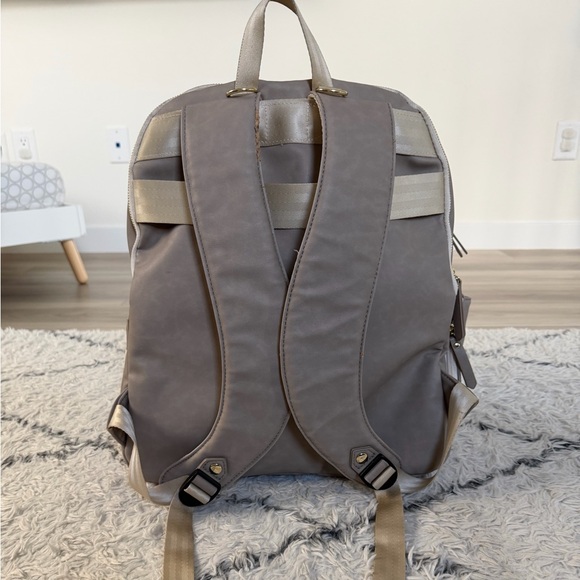 Petunia Pickle Bottom Stylish Gray Diaper Bag and accessories. - Picture 2 of 4